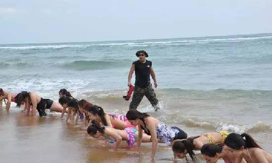 每天200俯卧撑可以增肌吗 锻炼每天200俯卧撑有效吗 每天200俯卧撑可以增肌吗 锻炼每天200俯卧撑有效吗